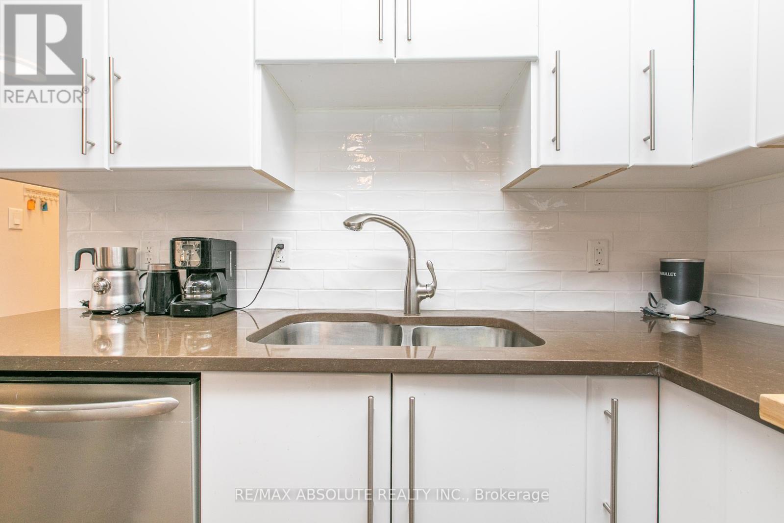 2 - 246 Westhaven Crescent, Ottawa, Ontario  K1Z 7G3 - Photo 5 - X12083244