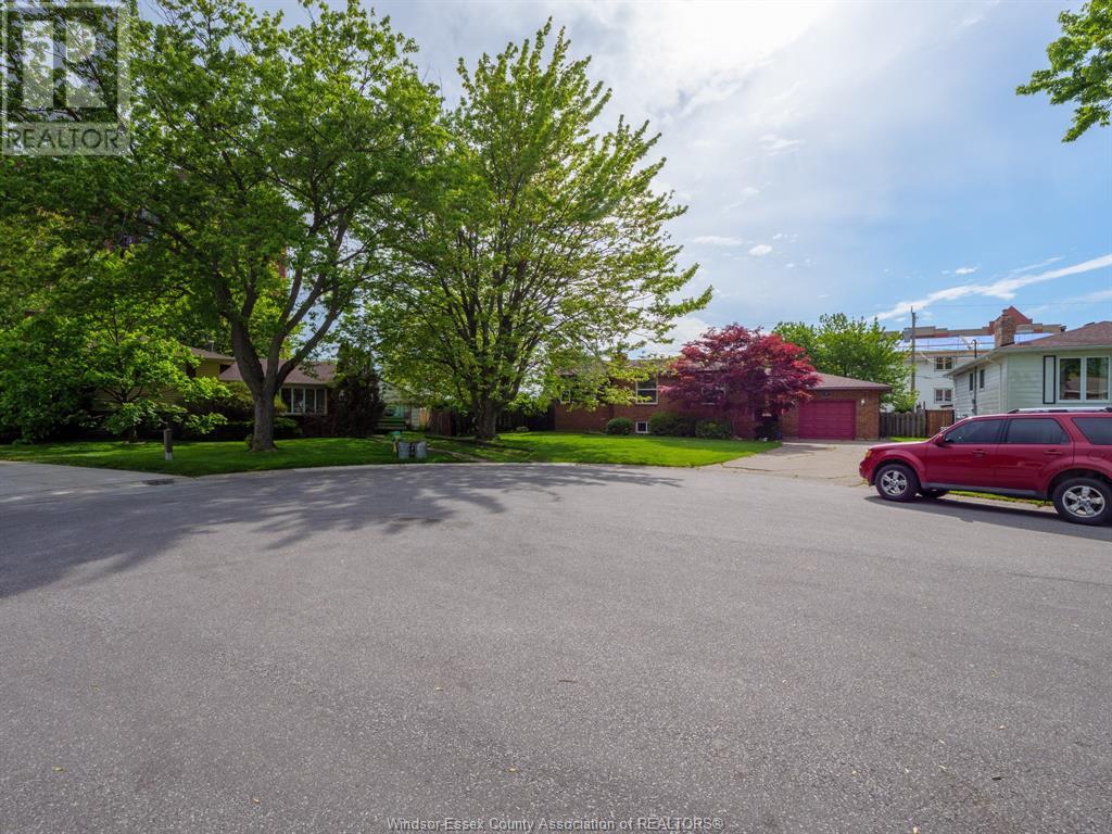 Property at 25 MARLENE CRESCENT image 3