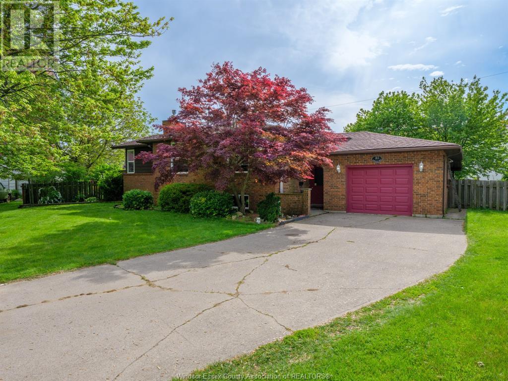 Property at 25 MARLENE CRESCENT image 2