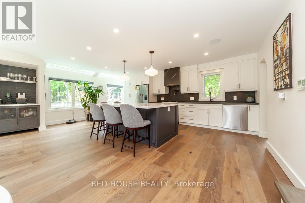 29 Pinewood Trail, Mississauga (Mineola), Ontario  L5G 2L2 - Photo 8 - W12188840
