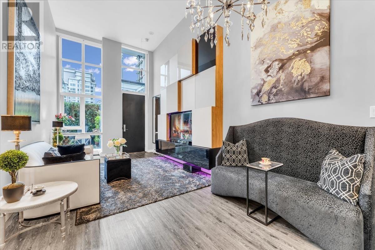 Property at 1762 ONTARIO STREET image 2