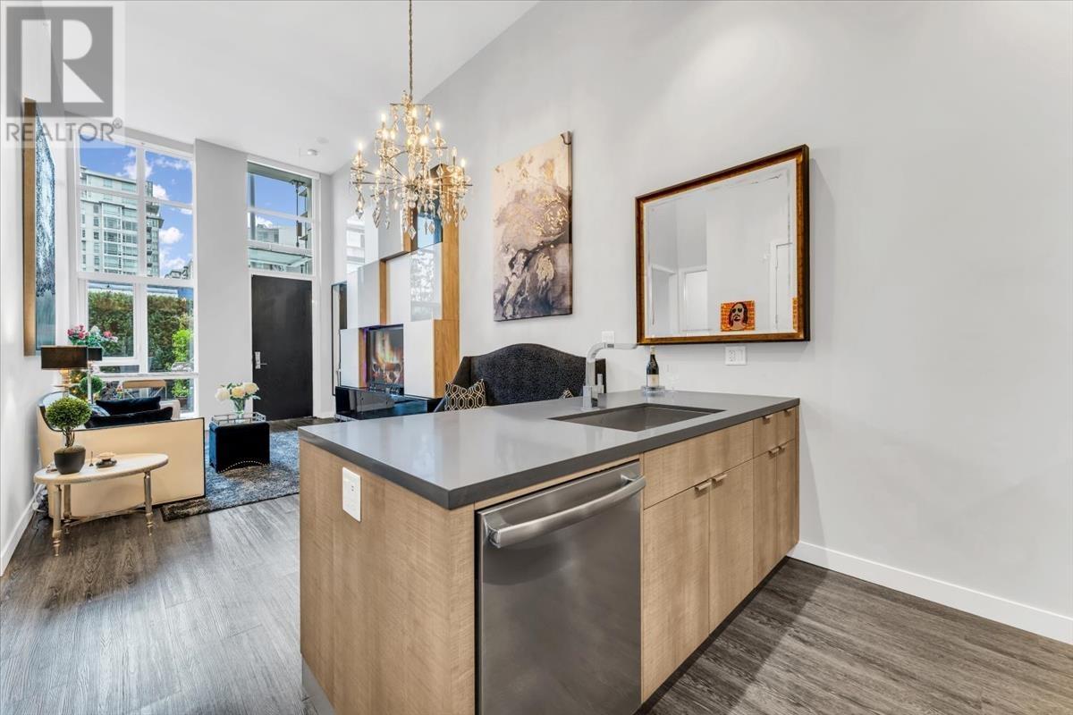 Property at 1762 ONTARIO STREET image 1