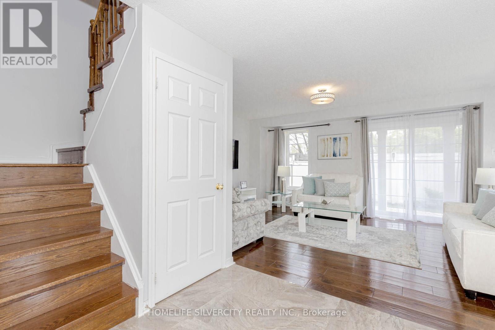 Property at 2 STONEWOOD STREET image 5
