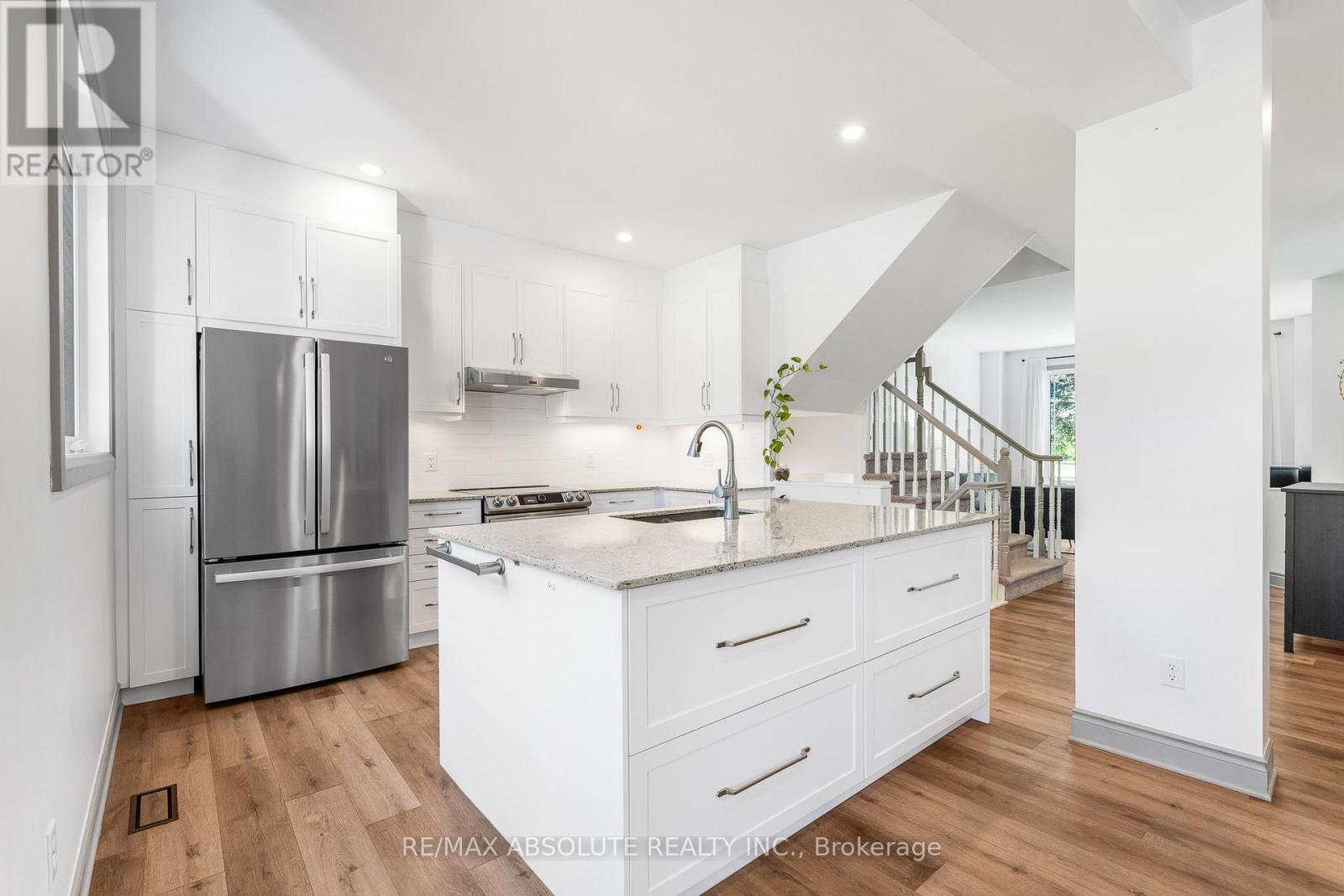 6000 Longleaf Drive, Ottawa, Ontario  K1W 1J2 - Photo 5 - X12189279