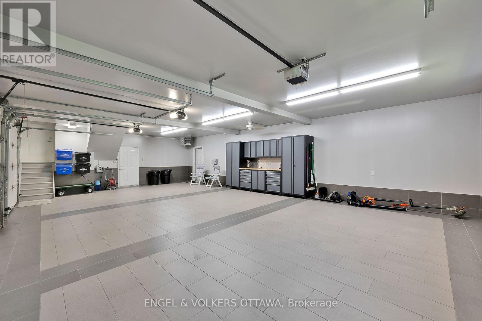 18 Forestgrove Drive, Ottawa, Ontario  K2S 1V2 - Photo 44 - X12189284