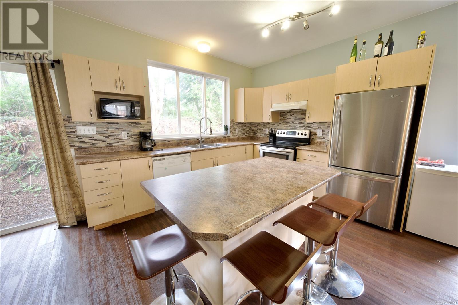645 Shore Pine Cres, Tofino, British Columbia  V0R 2Z0 - Photo 8 - 999629