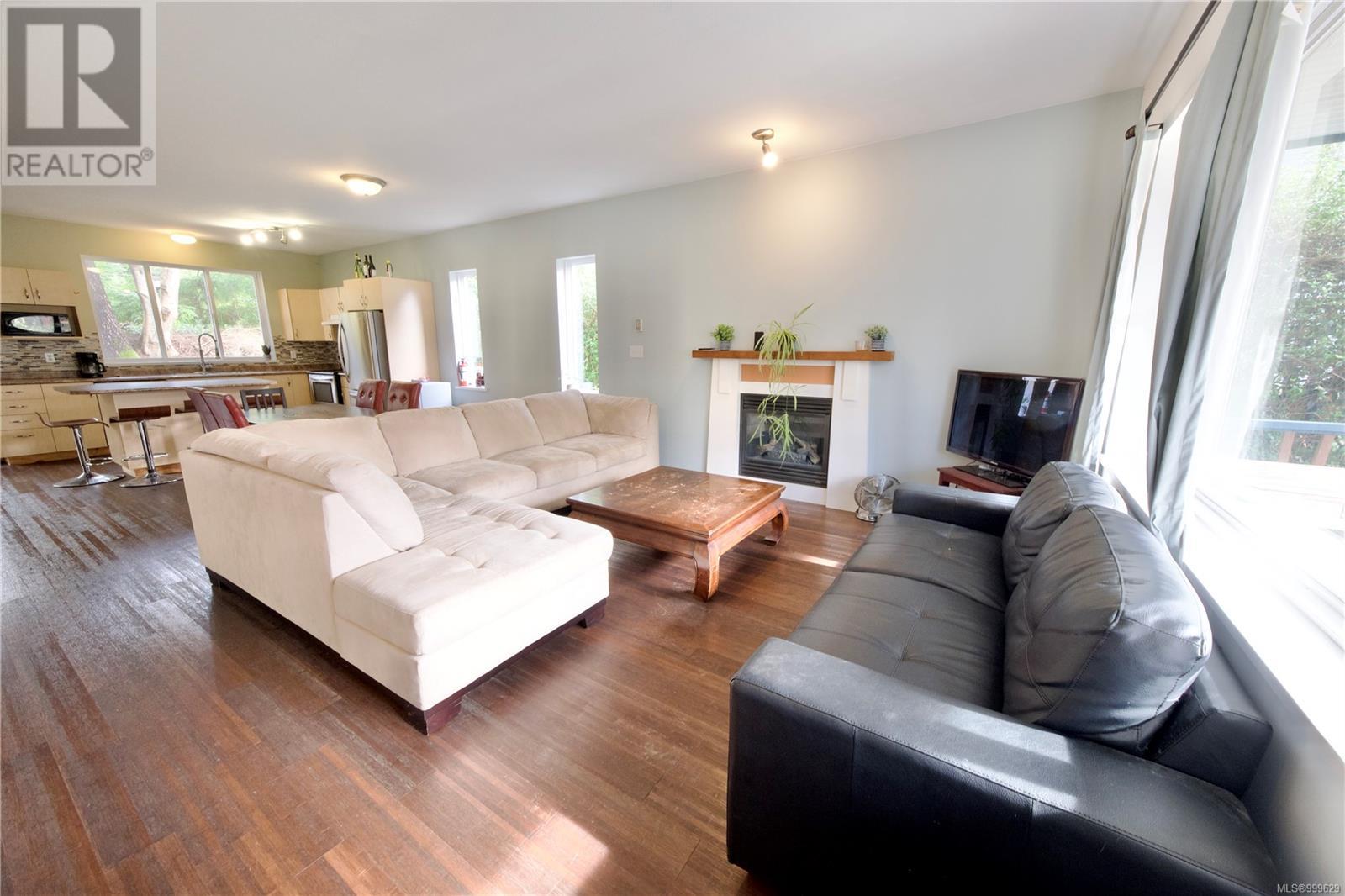 645 Shore Pine Cres, Tofino, British Columbia  V0R 2Z0 - Photo 2 - 999629