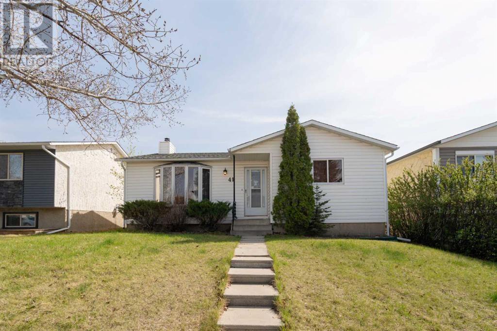 Property at 41 Alpine Crescent SE image 1