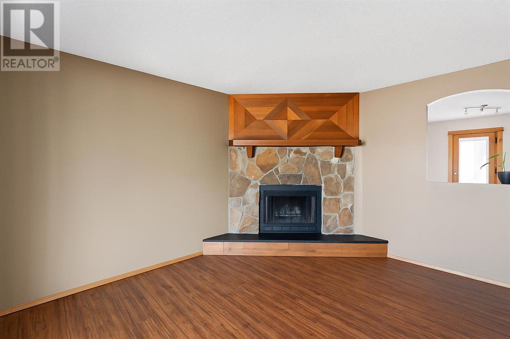 Property at 41 Alpine Crescent SE image 4