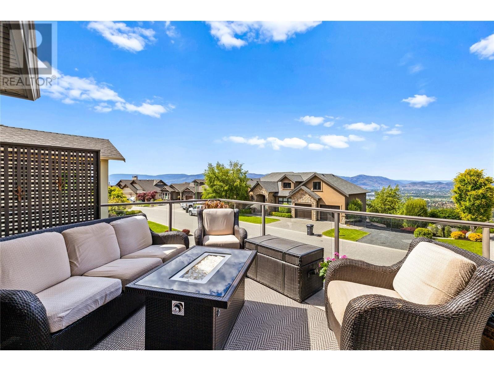 737 Kuipers Crescent Kelowna Photo 2