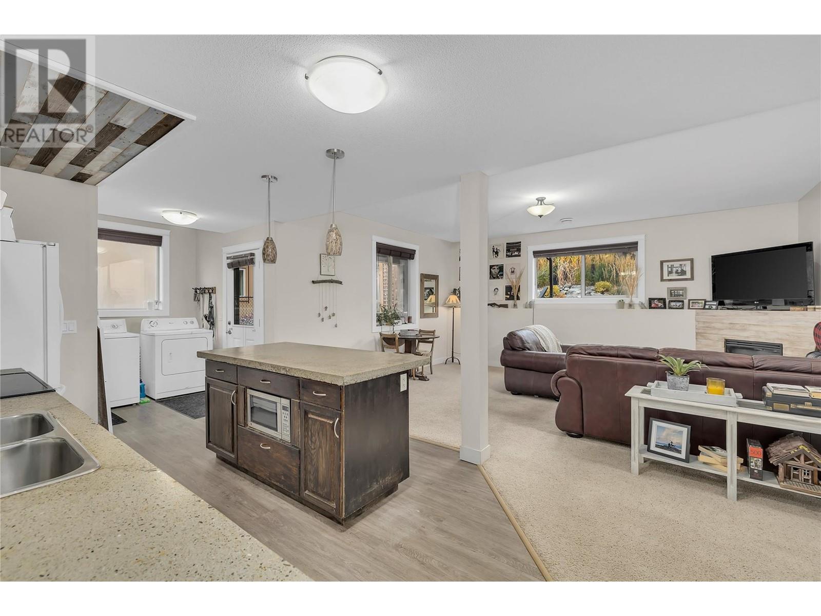 737 Kuipers Crescent, Kelowna, British Columbia  V1W 5H4 - Photo 31 - 10333872