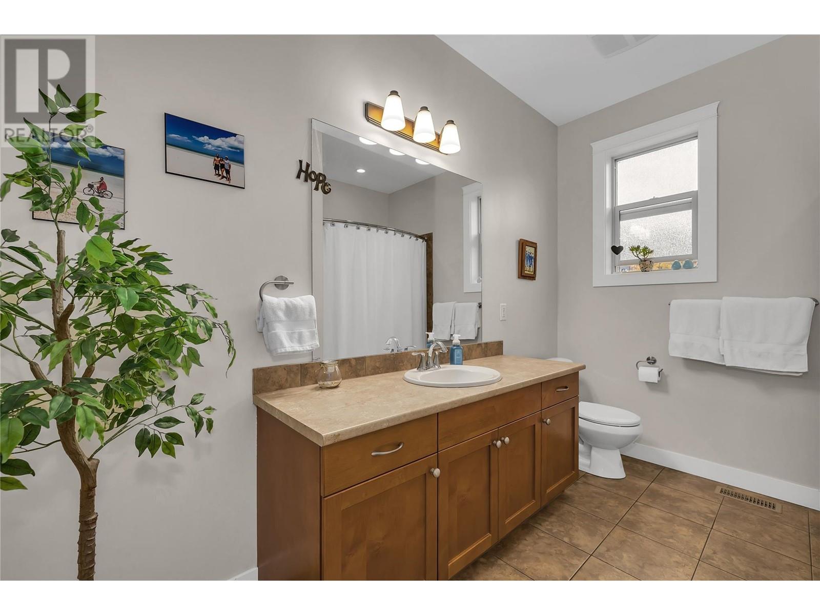 737 Kuipers Crescent, Kelowna, British Columbia  V1W 5H4 - Photo 22 - 10333872