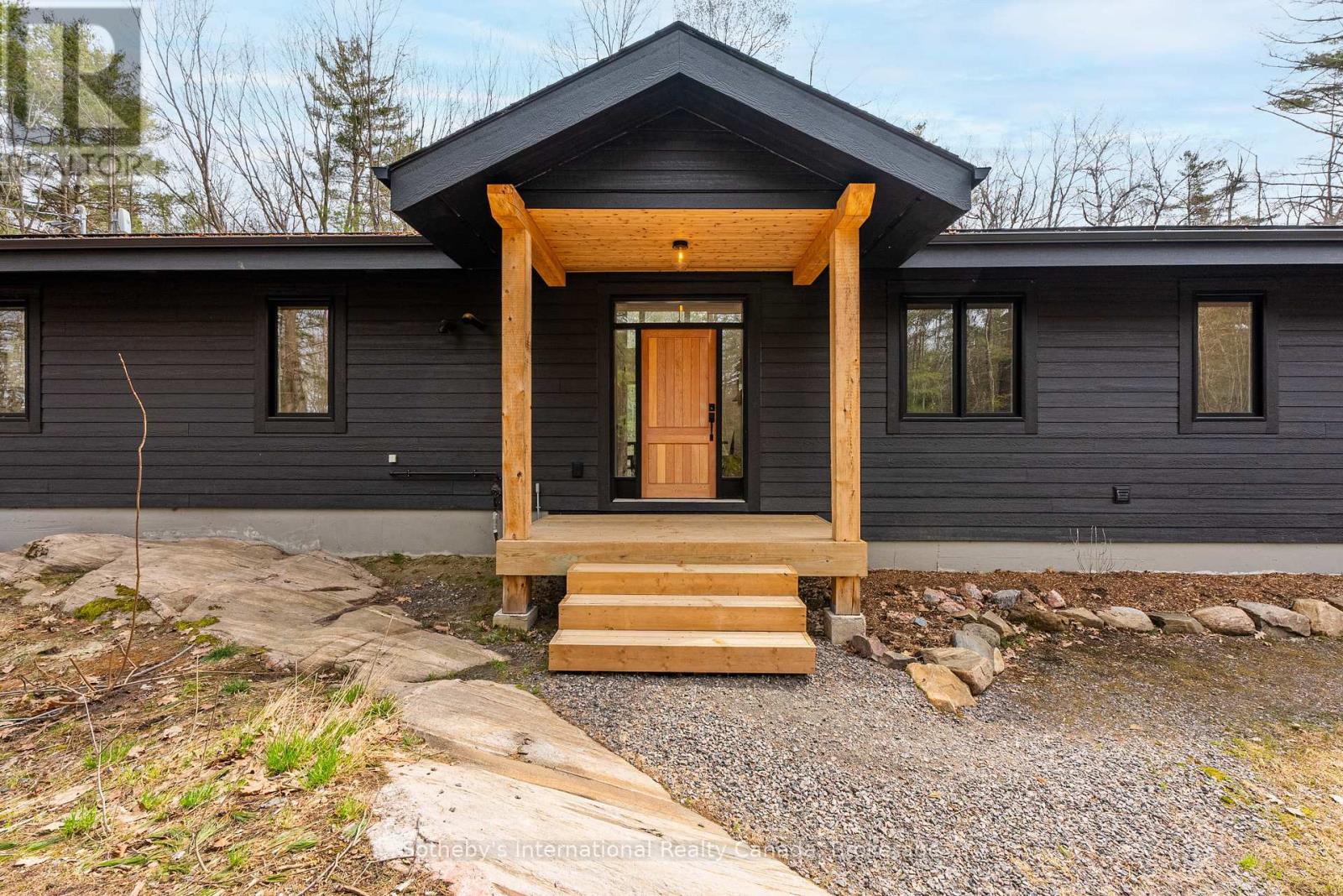 1532 Southwood Road, Gravenhurst, Ontario  P0E 1G0 - Photo 3 - X12169696