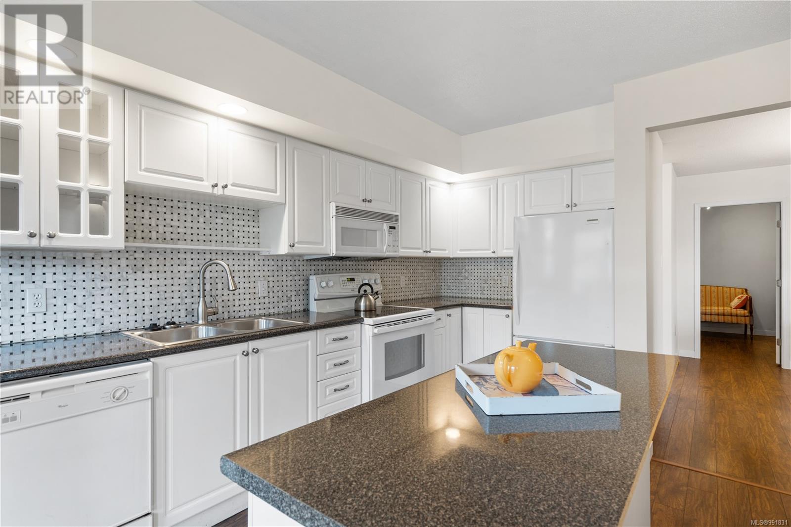 Property at 502 500 Stewart Ave image 3