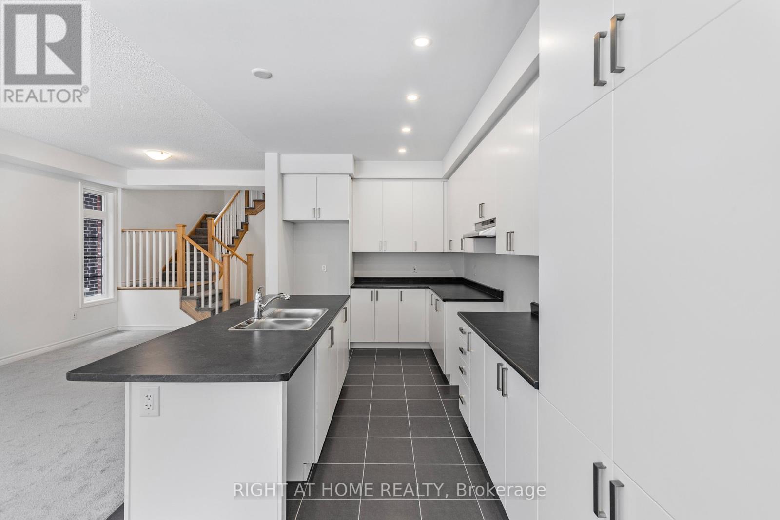 12 Sassafras Road, Springwater, Ontario  L0L 1Y3 - Photo 10 - S11959638