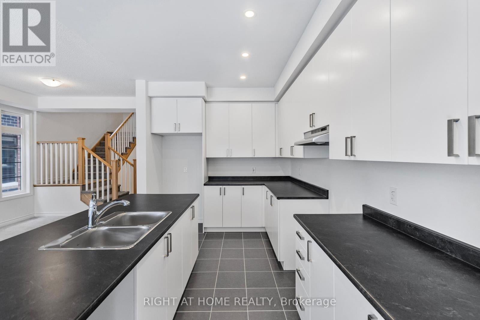 12 Sassafras Road, Springwater, Ontario  L0L 1Y3 - Photo 11 - S11959638