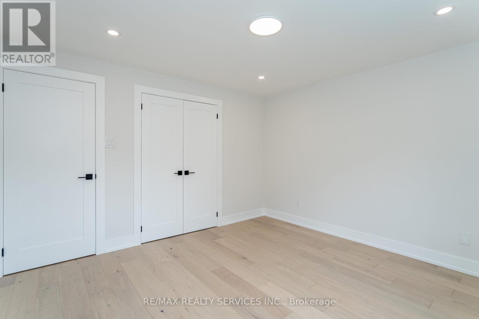 2296 Devon Road, Oakville (Fd Ford), Ontario  L6J 5R4 - Photo 31 - W12187569