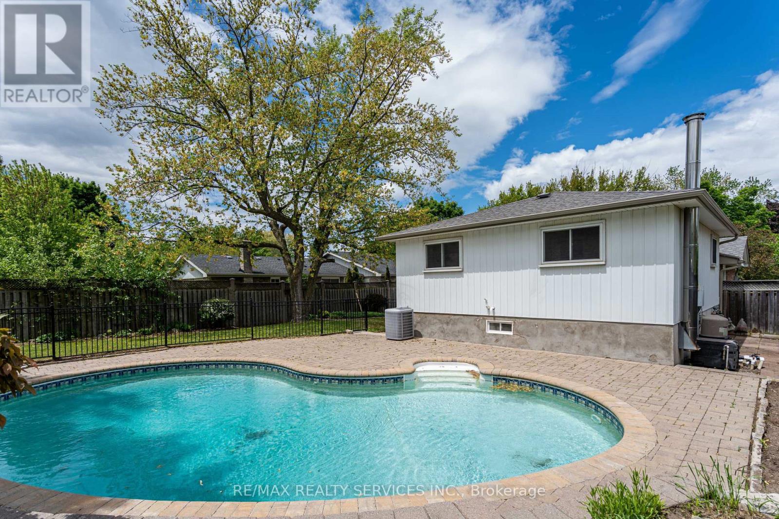 2296 Devon Road, Oakville (Fd Ford), Ontario  L6J 5R4 - Photo 44 - W12187569