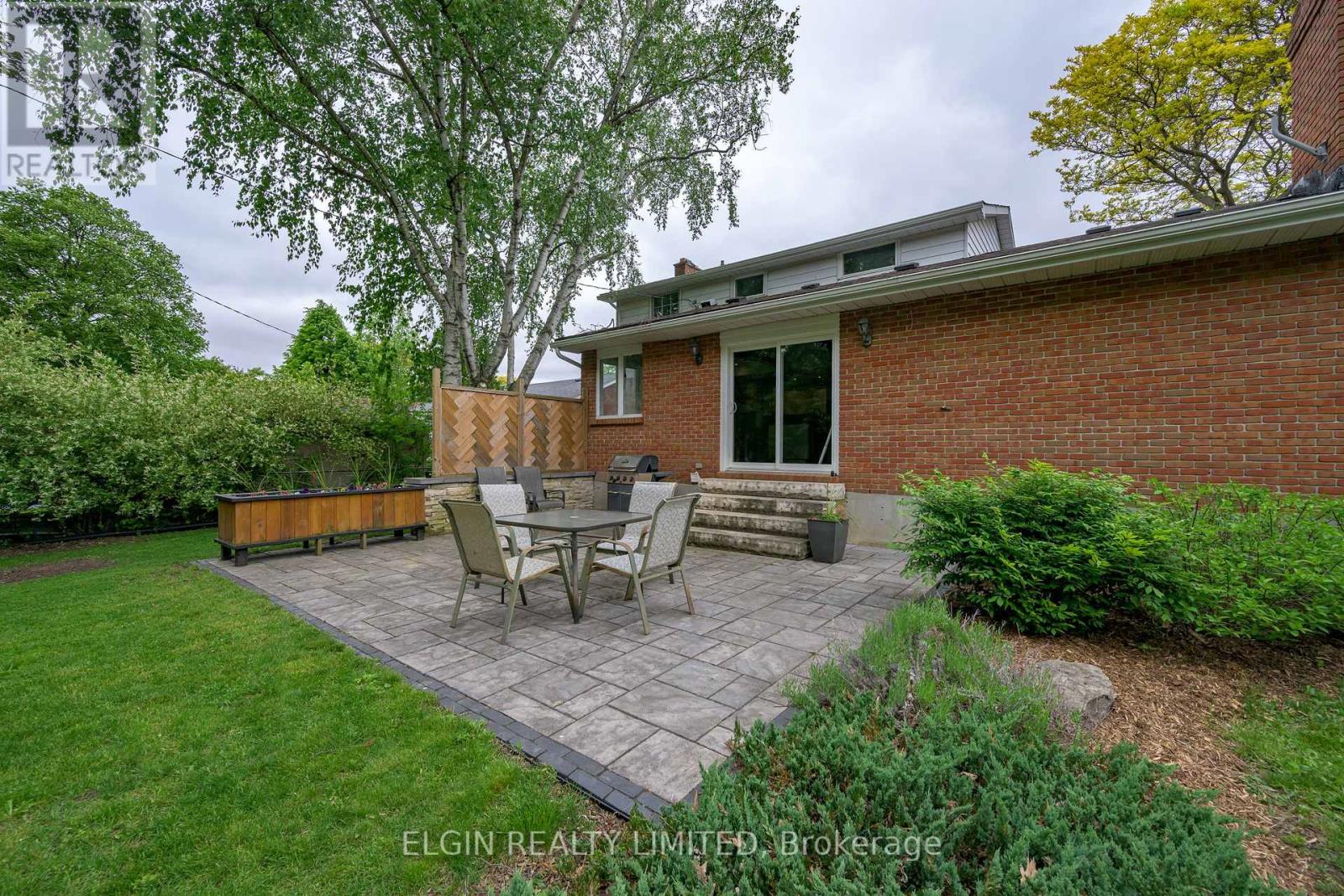 17 Glanworth Avenue, St. Thomas, Ontario  N5R 1E5 - Photo 4 - X12189449