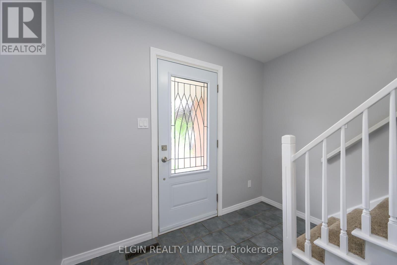 17 Glanworth Avenue, St. Thomas, Ontario  N5R 1E5 - Photo 9 - X12189449