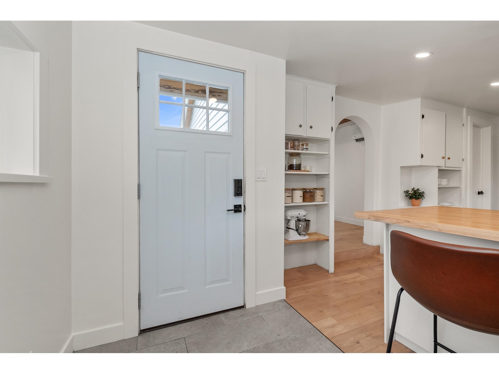 Property at 9857 MUNRO AVENUE image 2
