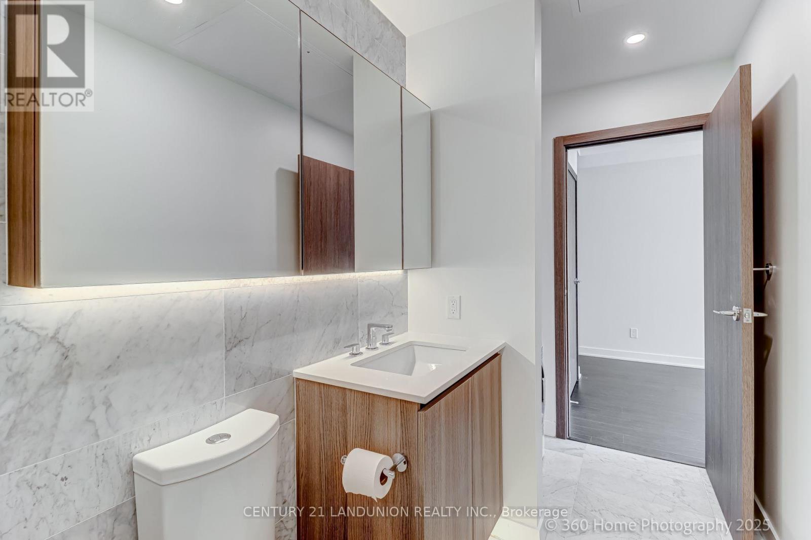 902 - 19 Bathurst Street, Toronto, Ontario  M6A 2P1 - Photo 5 - C12189256