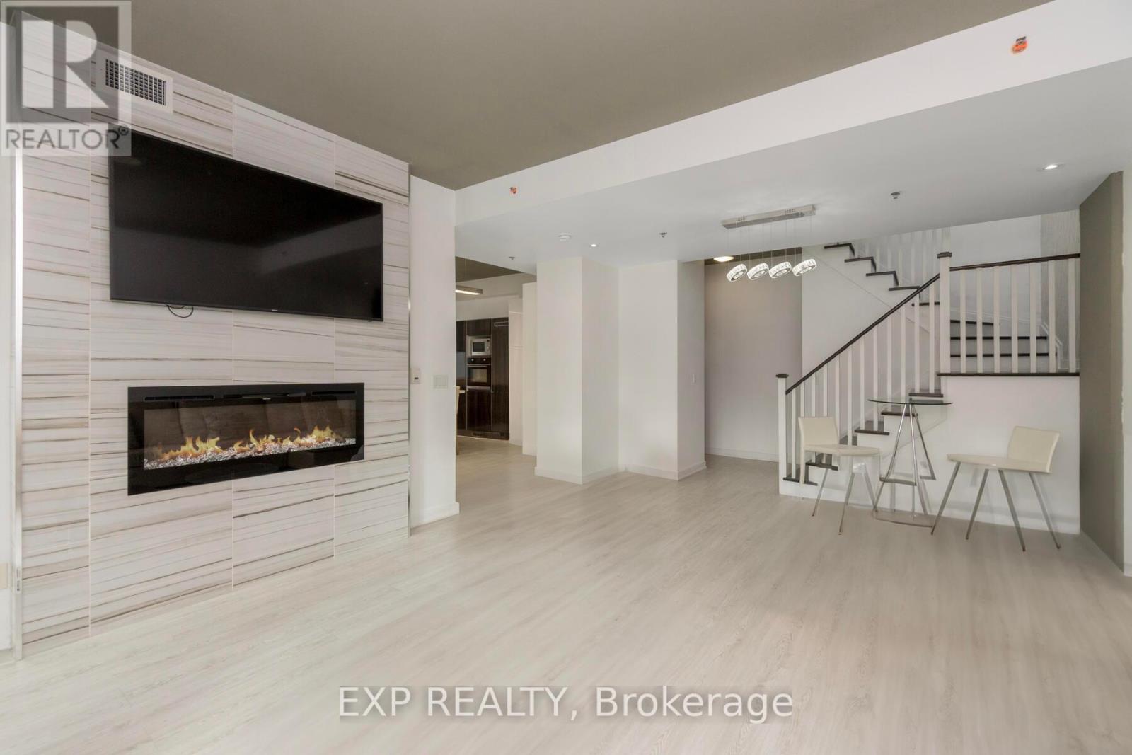 Th 3 - 220 George Street, Toronto, Ontario  M5A 2N1 - Photo 17 - C12189303