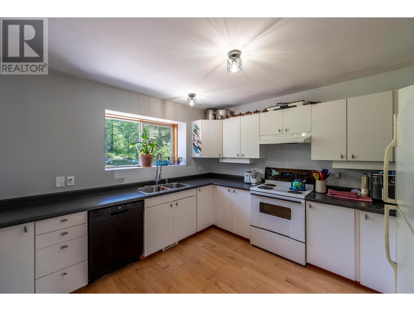 2186 CAMPBELL Road, Golden, BC V0A1H7