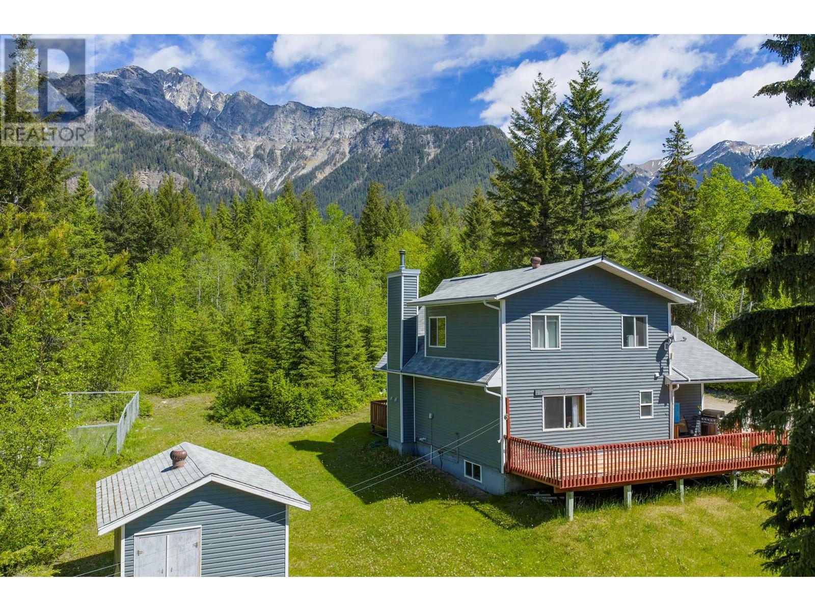 2186 CAMPBELL Road, Golden, BC V0A1H7