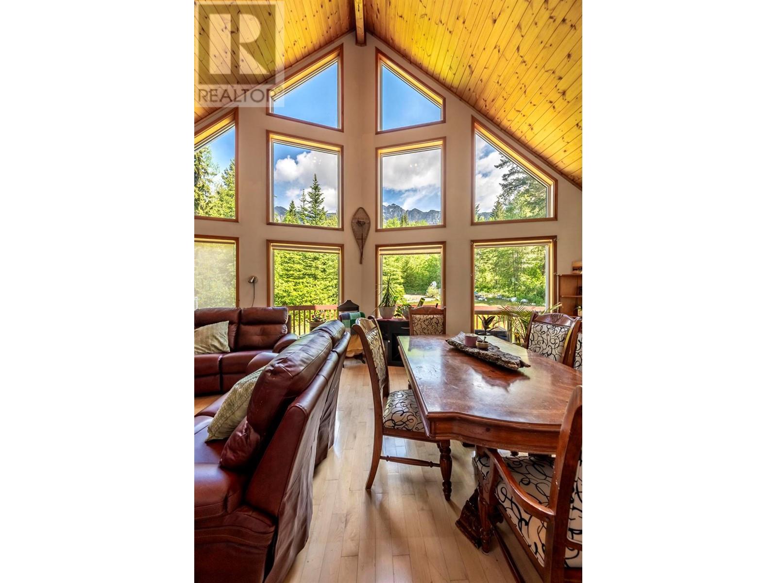 2186 CAMPBELL Road, Golden, BC V0A1H7