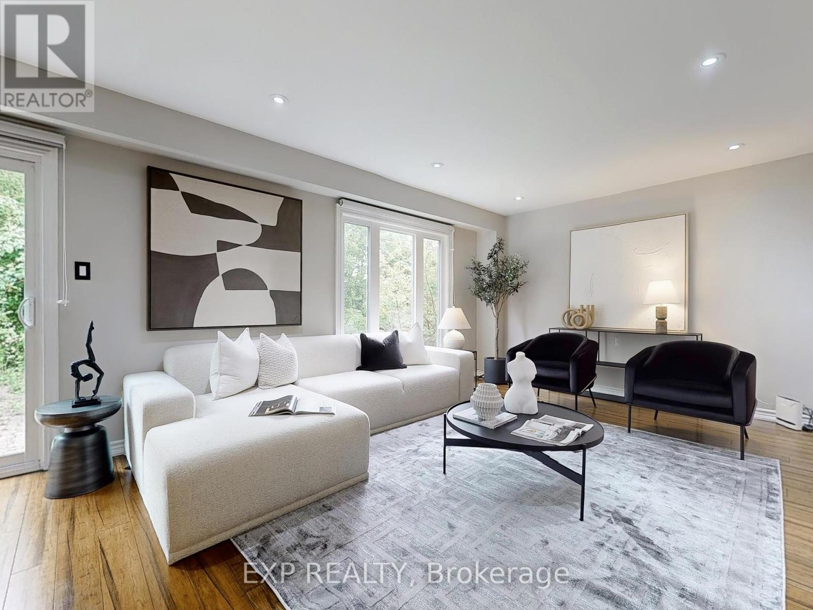 19 KENSCOTT ROAD, Toronto, Ontario