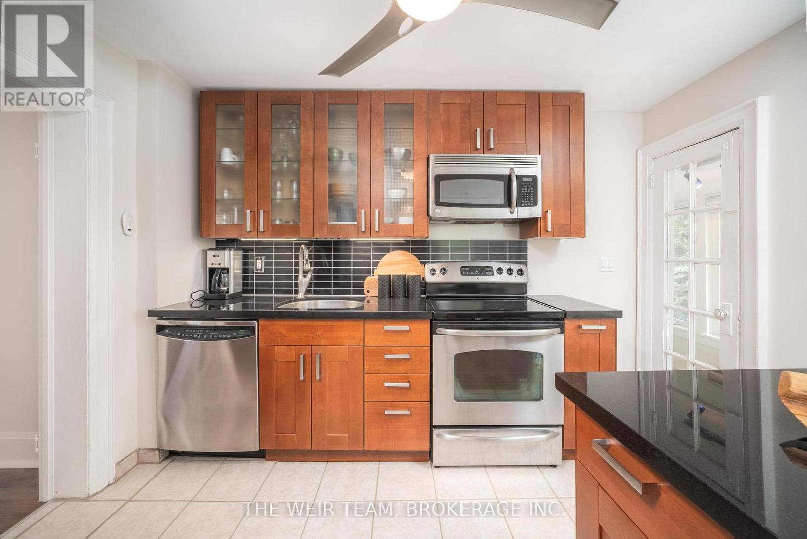39 Ashland Avenue, Toronto (Woodbine Corridor), Ontario  M4L 1J9 - Photo 16 - E12189252