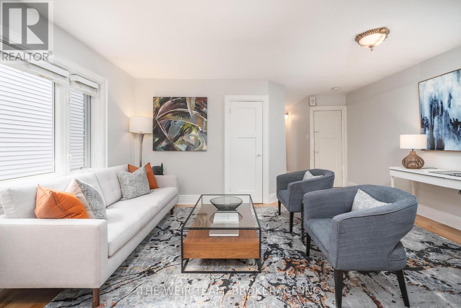 39 Ashland Avenue, Toronto (Woodbine Corridor), Ontario  M4L 1J9 - Photo 3 - E12189252