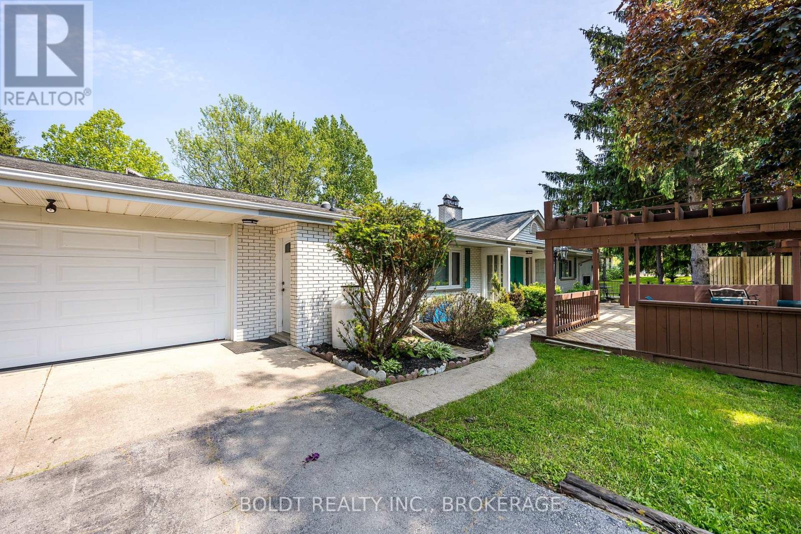 2010 Hansler Street, Pelham (North Pelham), Ontario  L0S 1M0 - Photo 4 - X12189447