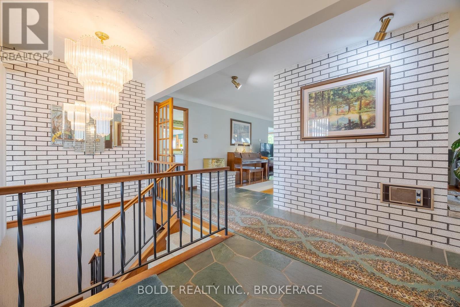 2010 Hansler Street, Pelham (North Pelham), Ontario  L0S 1M0 - Photo 6 - X12189447