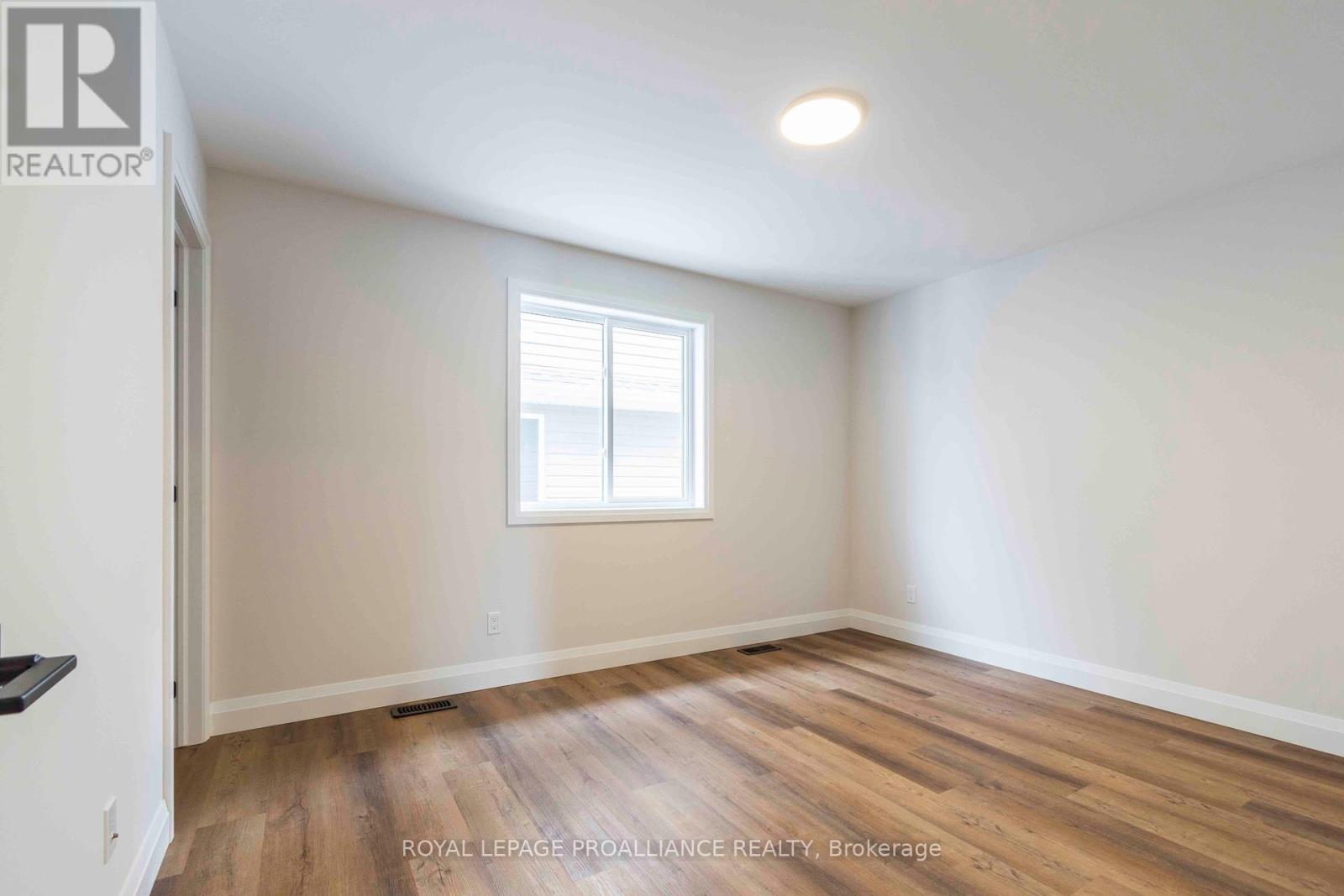 70 Stirling Crescent, Prince Edward County, Ontario  K0K 2T0 - Photo 14 - X12189441