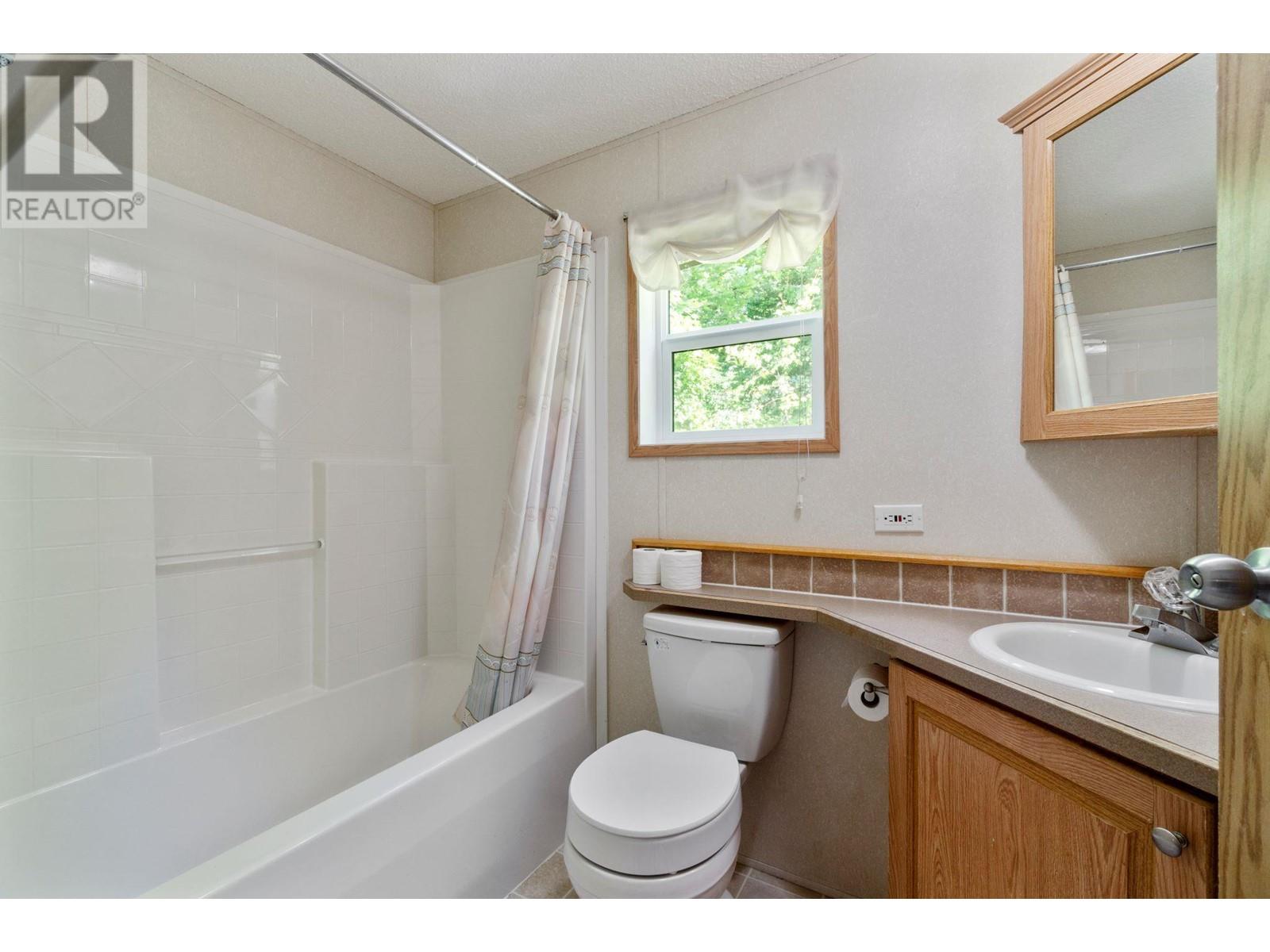 #2-1250 Hillside Avenue Unit# 2 Lot# 2, Chase, BC V0E1M0