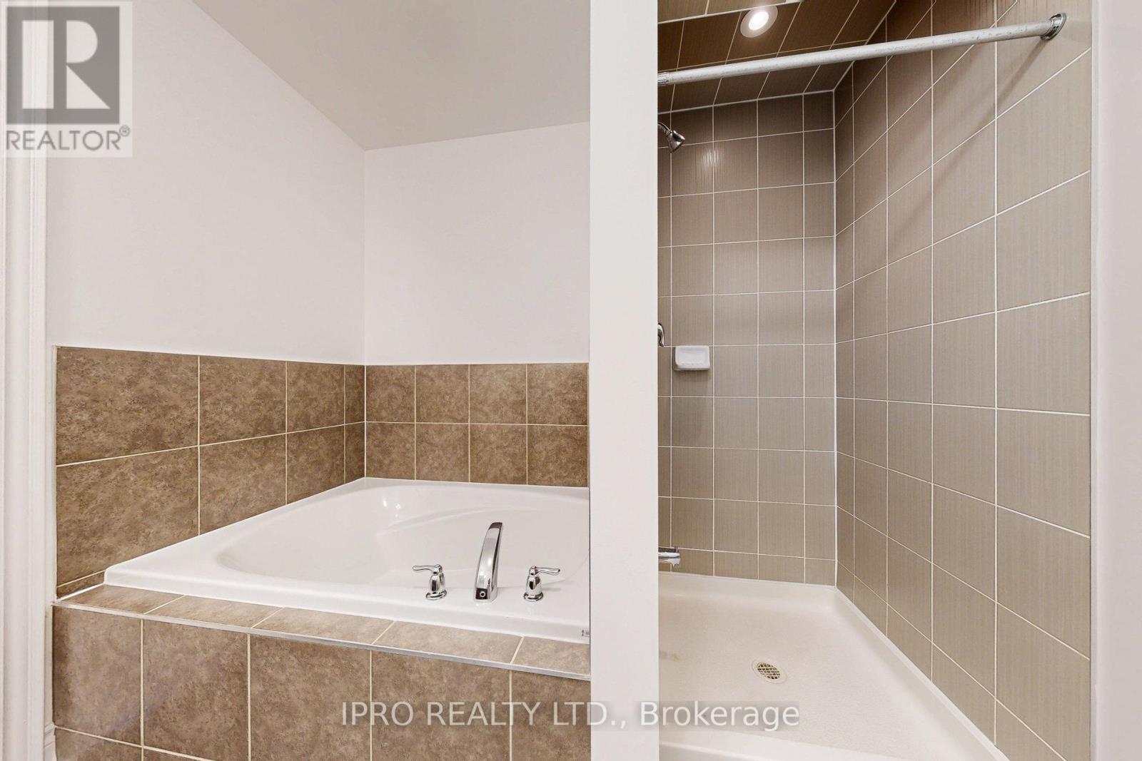 56 Acorn Lane, Bradford West Gwillimbury (Bradford), Ontario  L3Z 0H6 - Photo 25 - N12189205