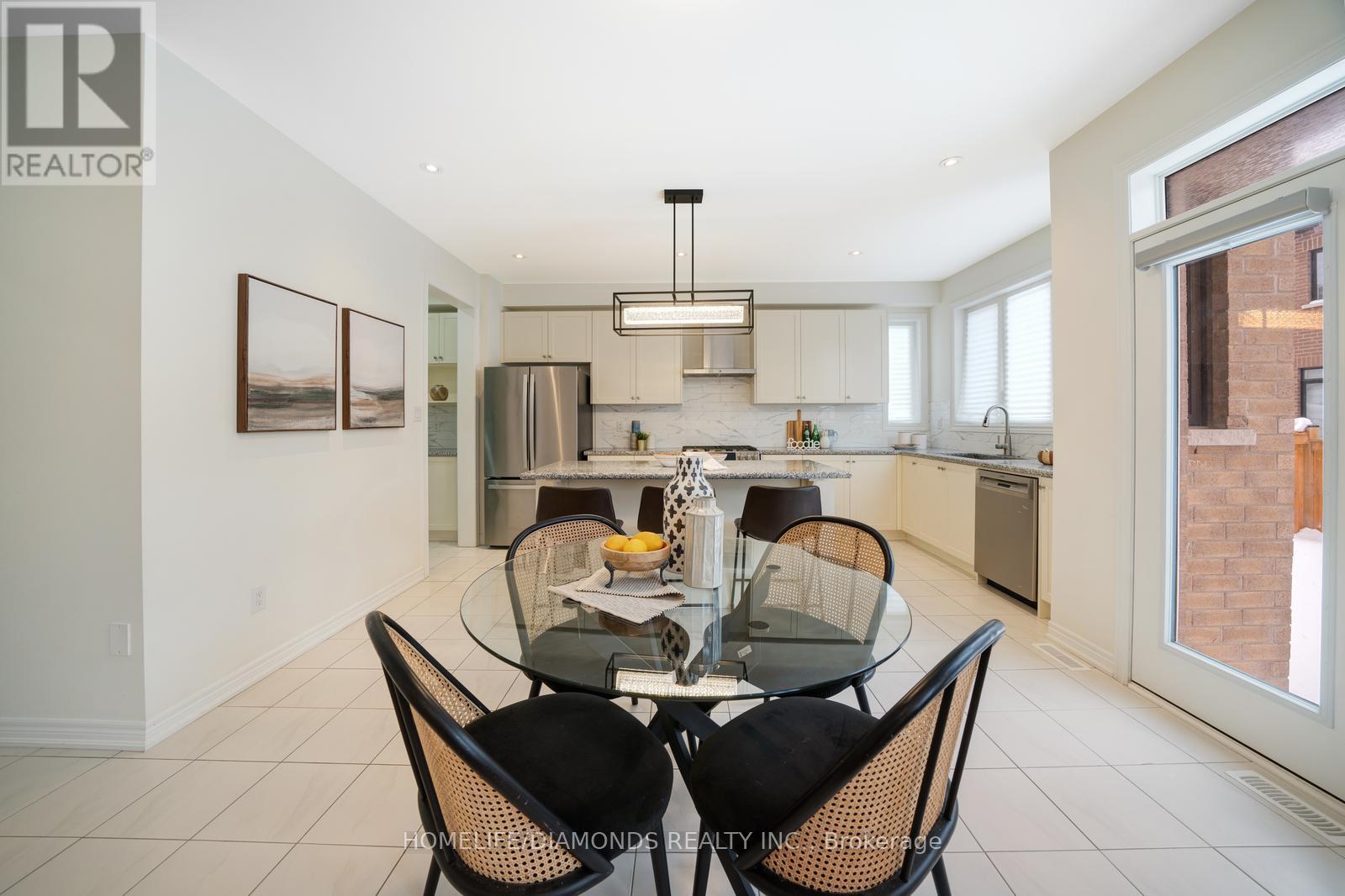47 Suttonrail Way, Whitchurch-Stouffville, Ontario  L4A 4X5 - Photo 17 - N12189219