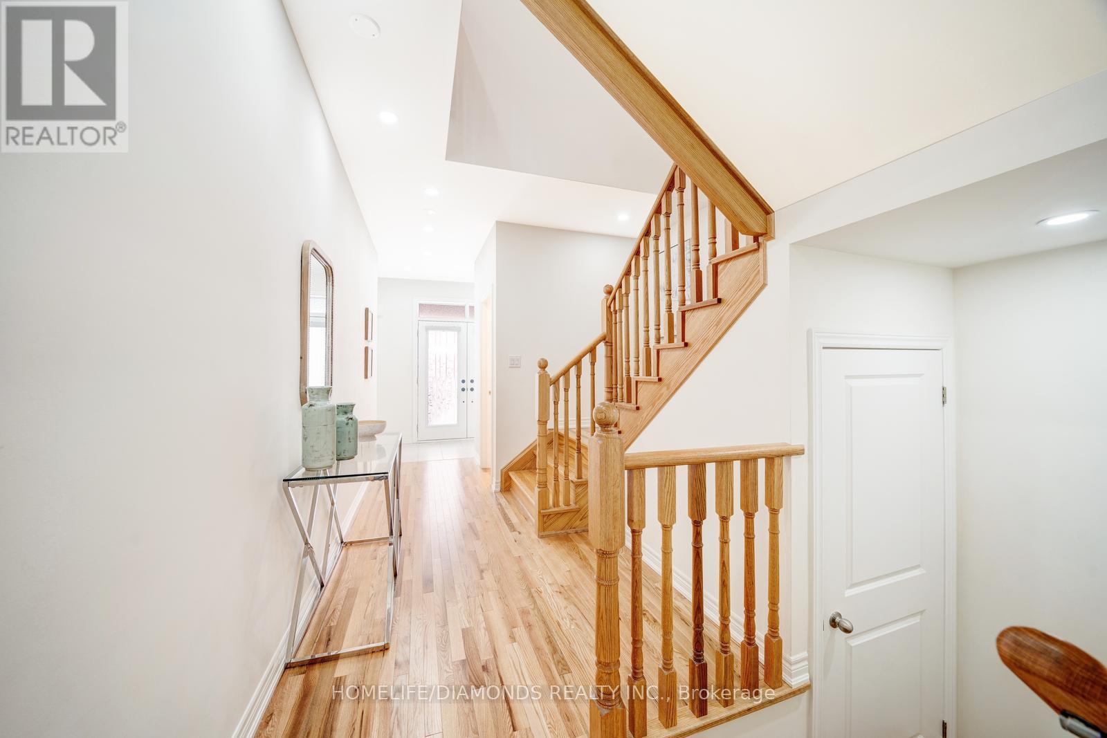 47 Suttonrail Way, Whitchurch-Stouffville, Ontario  L4A 4X5 - Photo 6 - N12189219