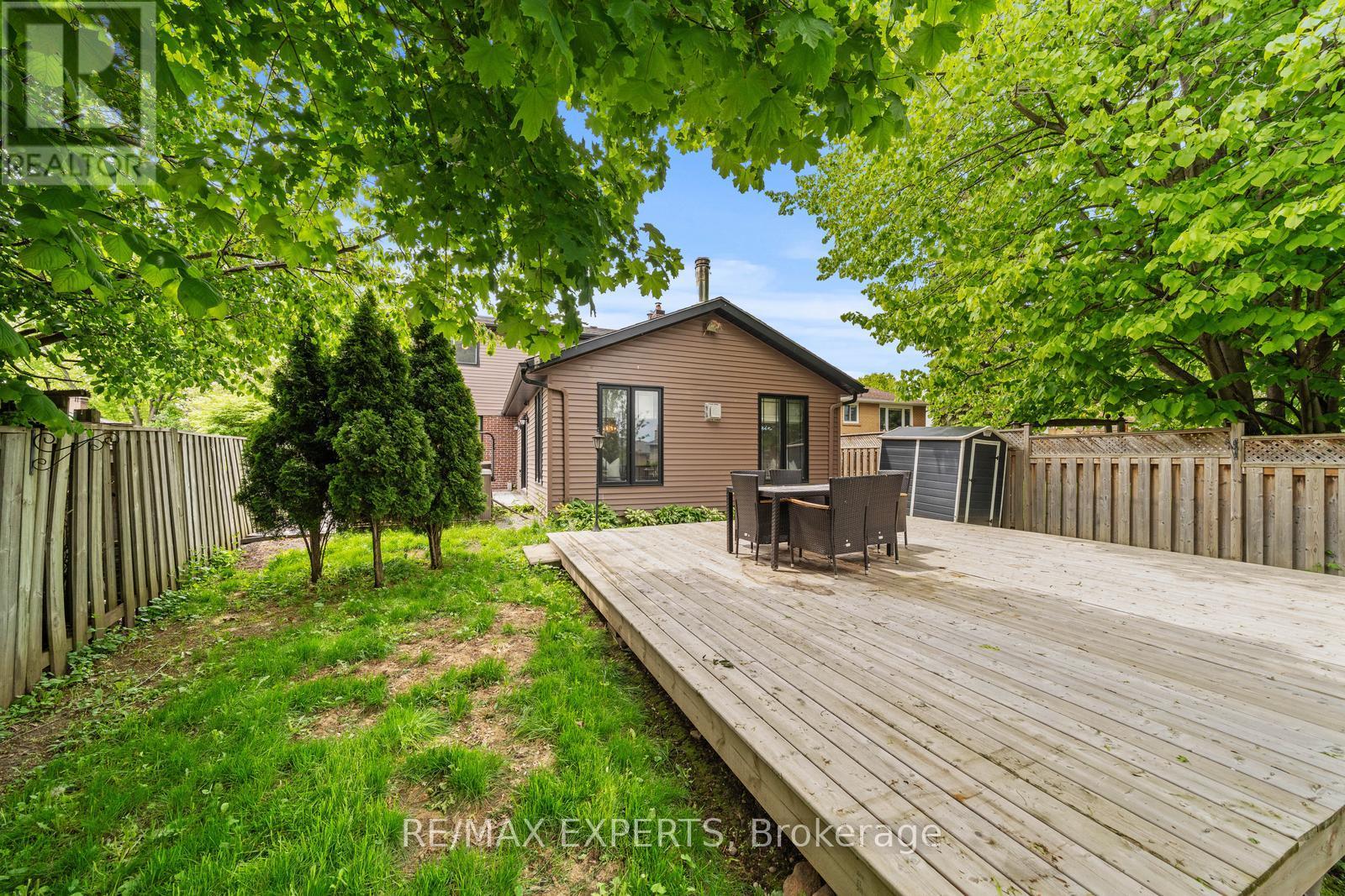 17 Patrician Court, Bradford West Gwillimbury (Bradford), Ontario  L3Z 1B4 - Photo 42 - N12189300
