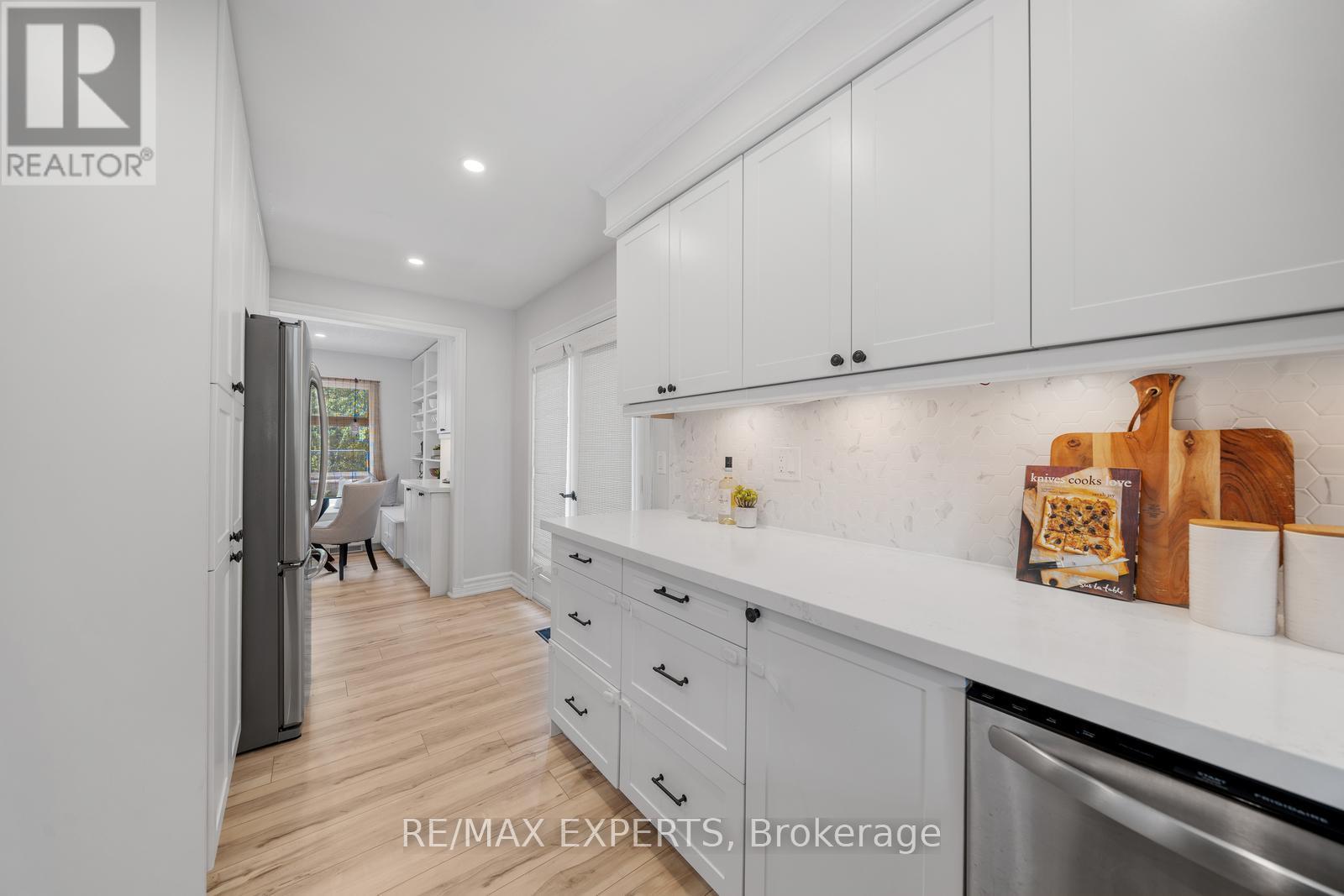 17 Patrician Court, Bradford West Gwillimbury, Ontario  L3Z 1B4 - Photo 8 - N12189300