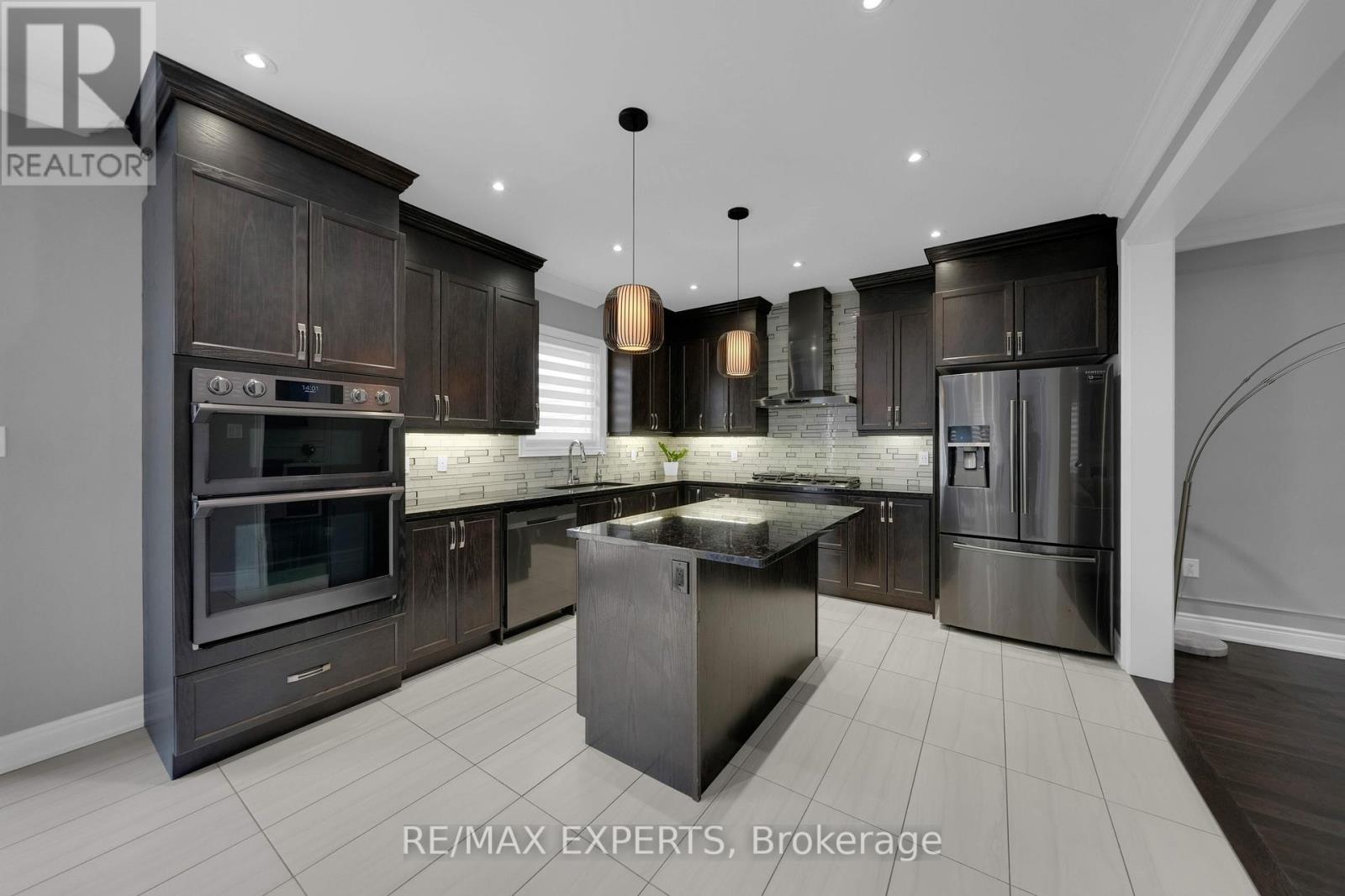86 Holt Drive, New Tecumseth, Ontario  L9R 0R2 - Photo 15 - N12189347