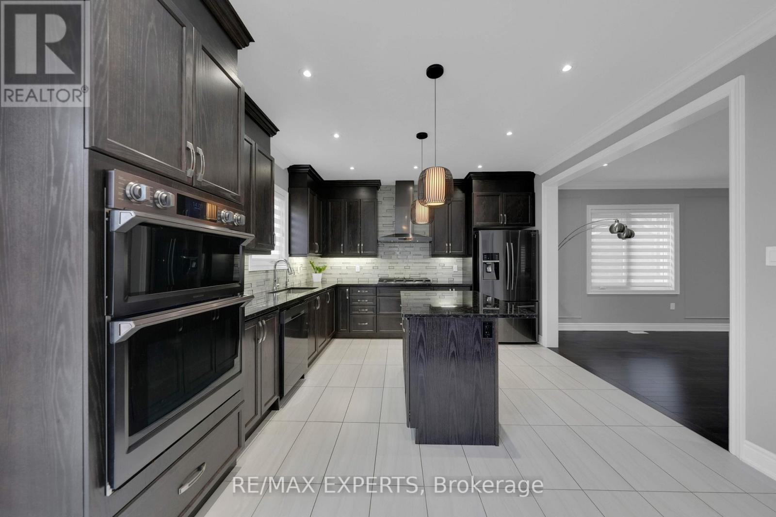 86 Holt Drive, New Tecumseth, Ontario  L9R 0R2 - Photo 16 - N12189347