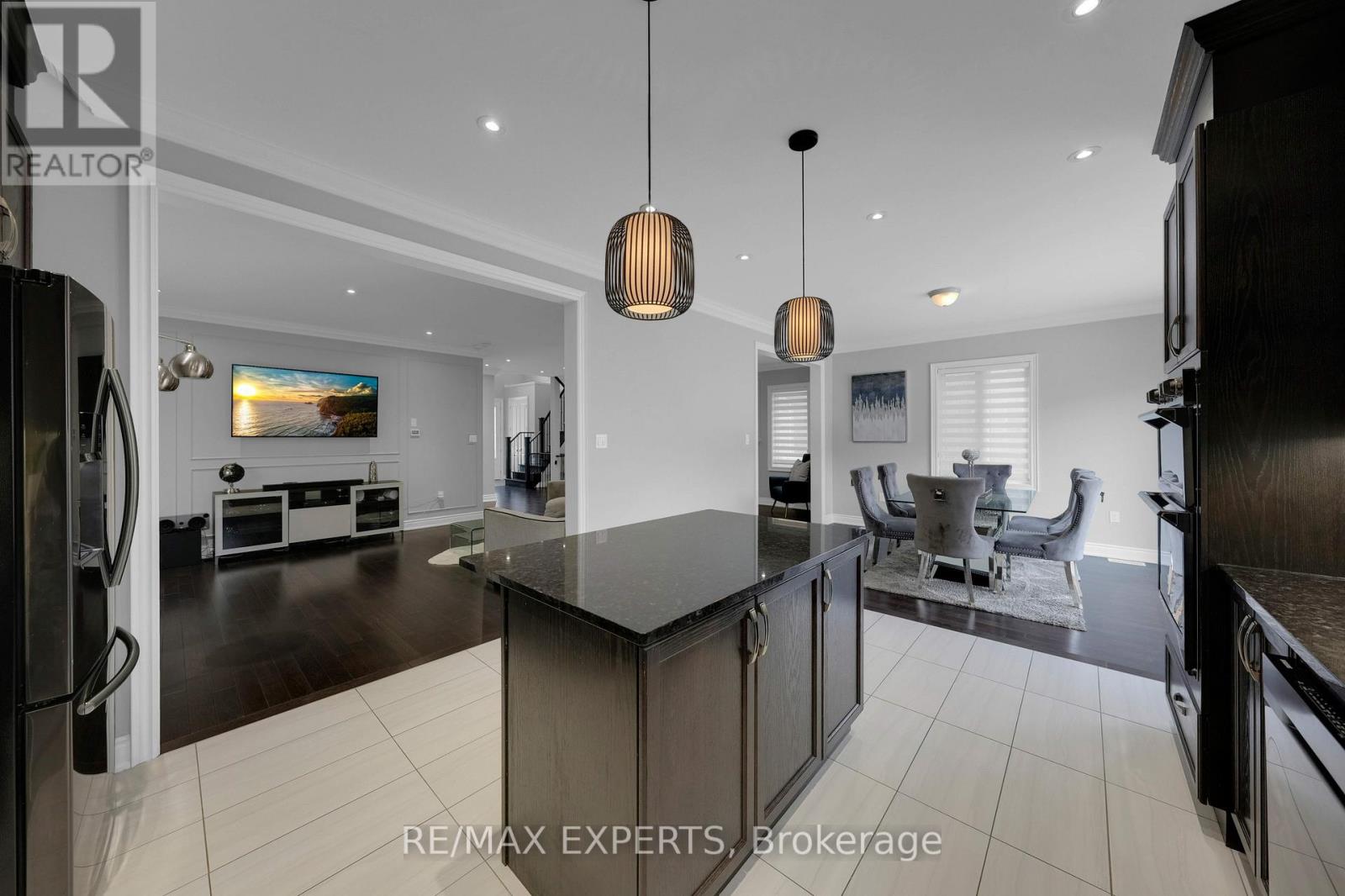 86 Holt Drive, New Tecumseth, Ontario  L9R 0R2 - Photo 17 - N12189347