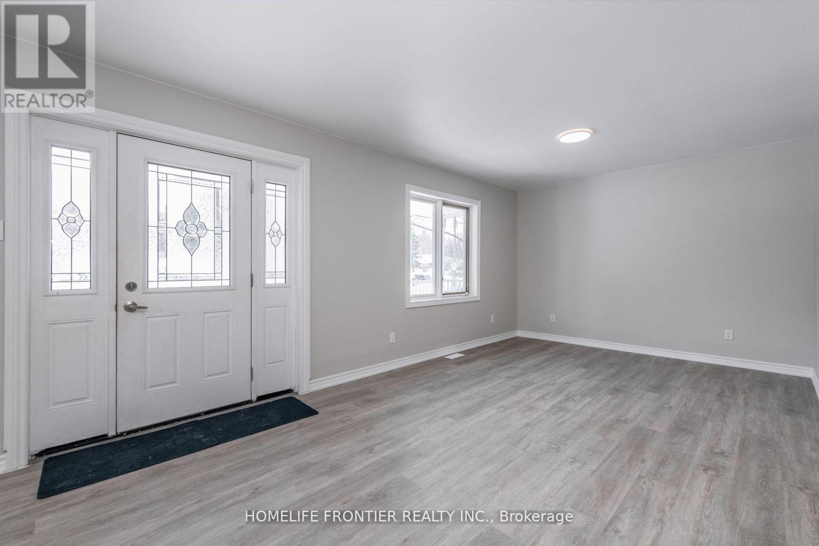 108 Ardagh Road, Barrie, Ontario  L4N 9B7 - Photo 2 - S12189185
