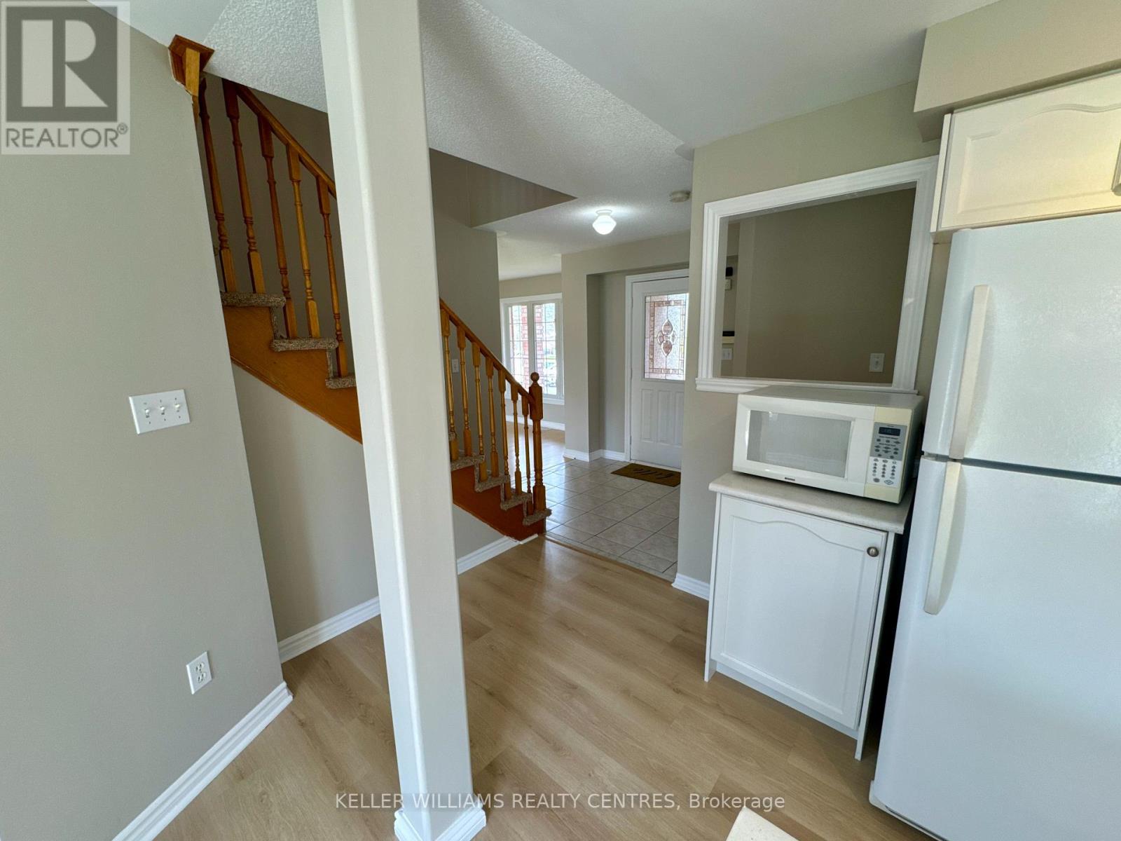Main/2nd - 46 Birchwood Drive, Barrie, Ontario  L4M 6X8 - Photo 6 - S12189281