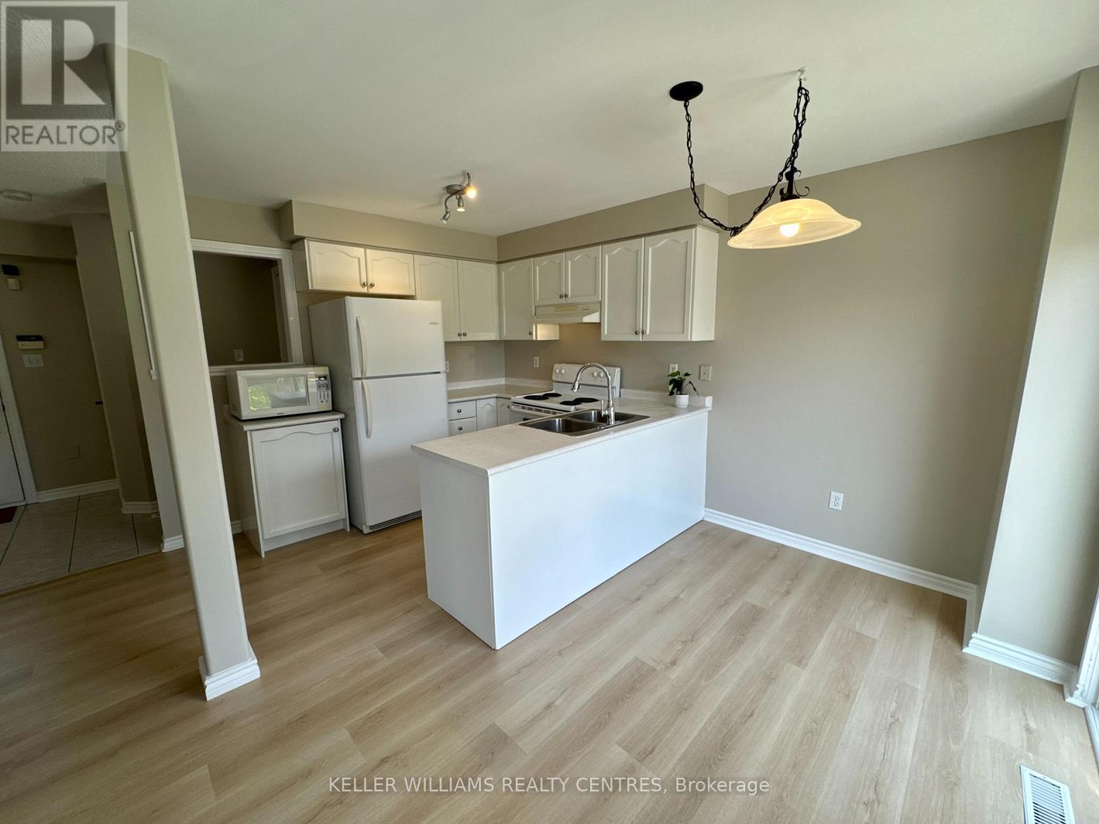 Main/2nd - 46 Birchwood Drive, Barrie, Ontario  L4M 6X8 - Photo 7 - S12189281