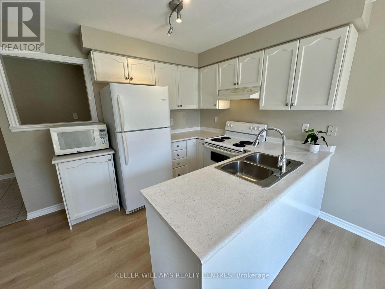 Main/2nd - 46 Birchwood Drive, Barrie, Ontario  L4M 6X8 - Photo 8 - S12189281