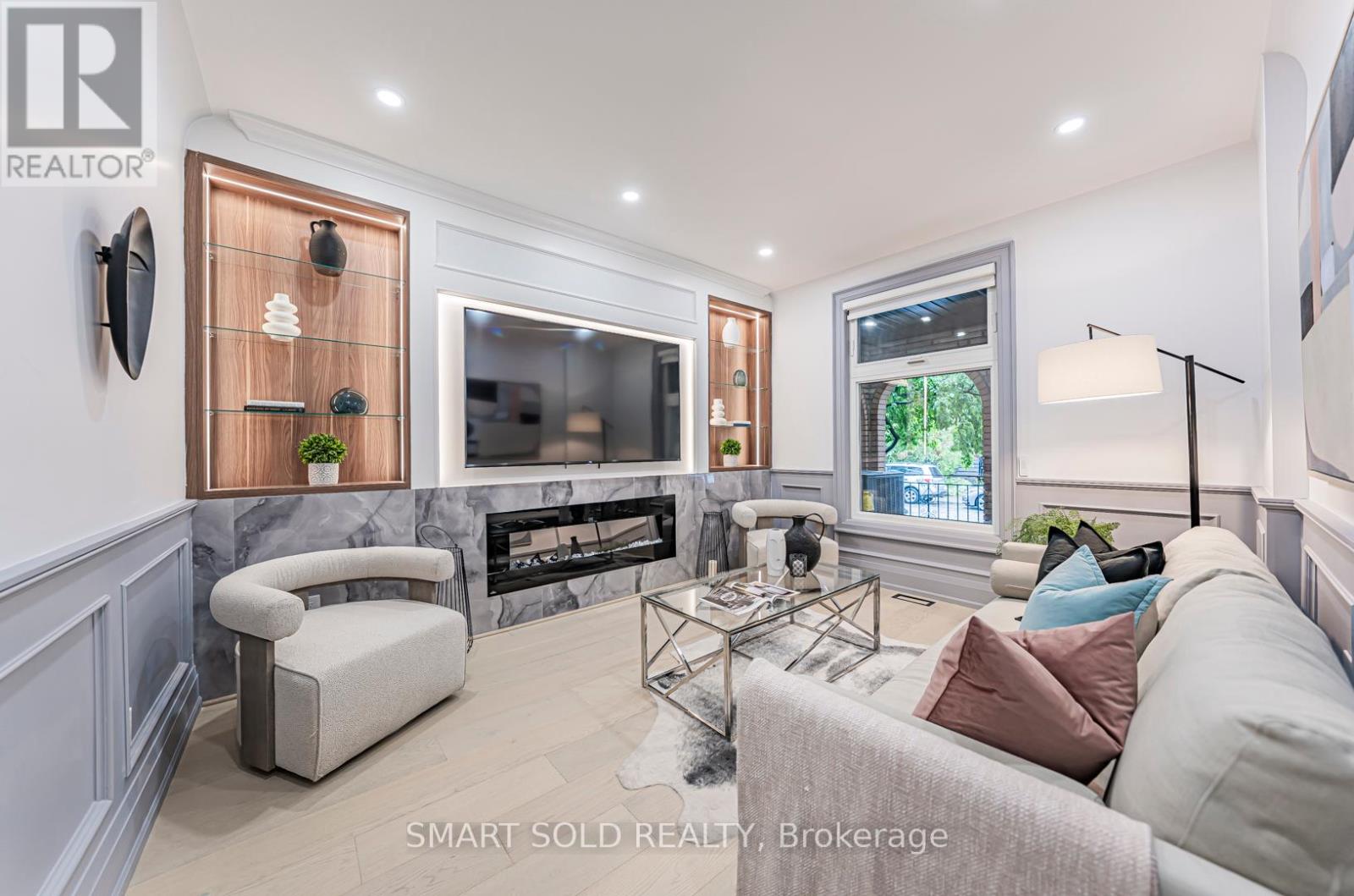 89 CONCORD AVENUE, Toronto, Ontario